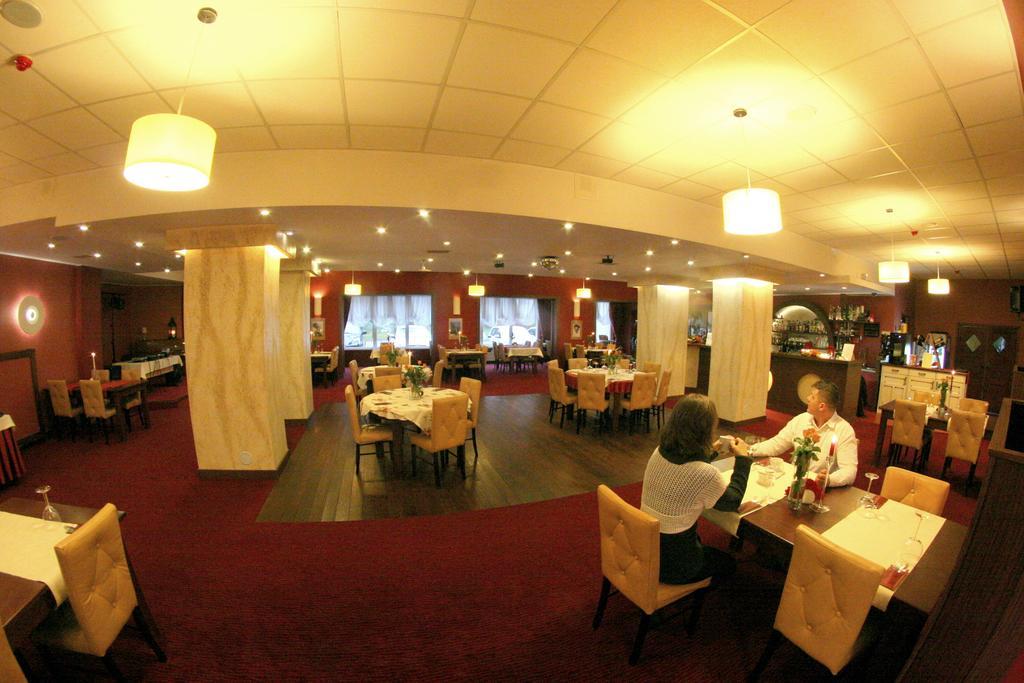 Hotel I Restauracja Złoty Las Екстериор снимка